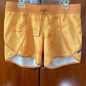 Shorts- activewear or swim